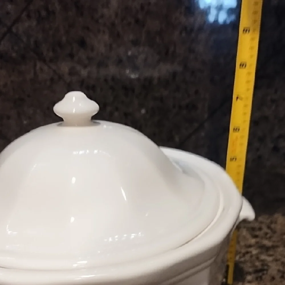 Pfaltzgraff Heritage White 2-quart covered casserole dish White Ceramic Lidded